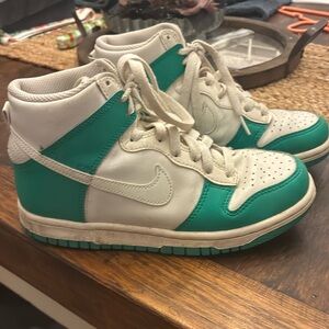 Youth Nike Dunks. Size 4.5Y
